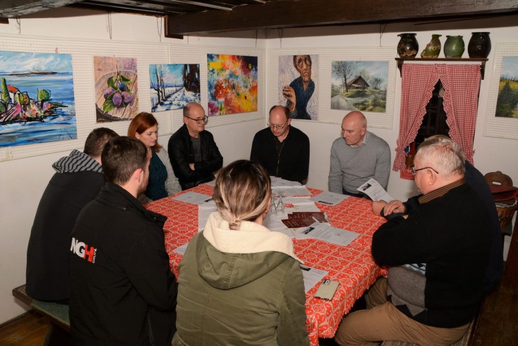 85755306_6a5d82040ac88a1c06e655278e671d57