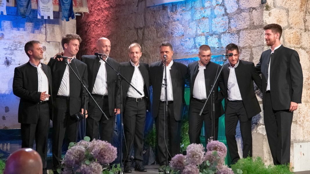 Klapa Bistrica Omiš (foto Vicko Vidan)