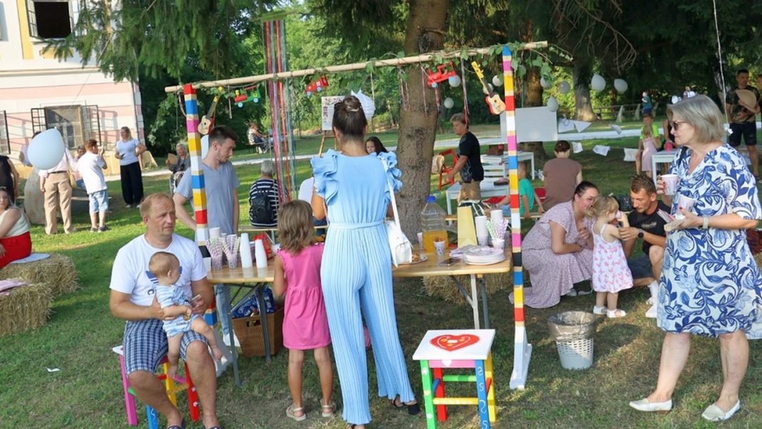 Mi u dvorištu grofa Keglevića (1)